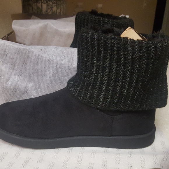 Boot - Picture 2 of 4